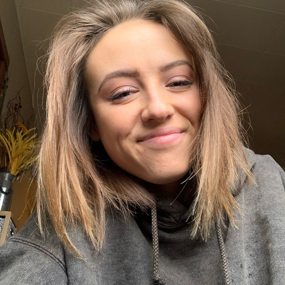 Meet your Posher, Lizzie - Picture 1 of 1